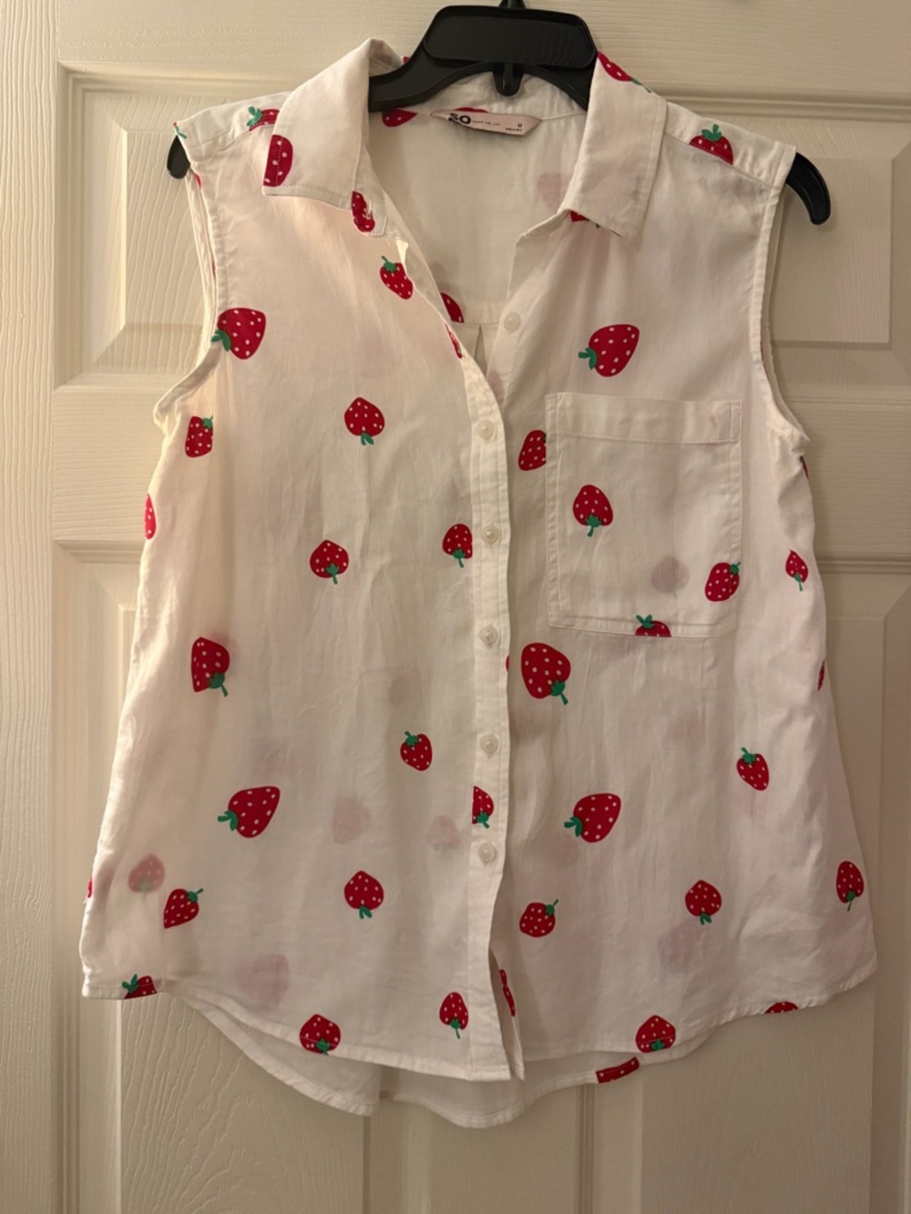 Women's White Strawberry Print Sleeveless Button-Down Top
